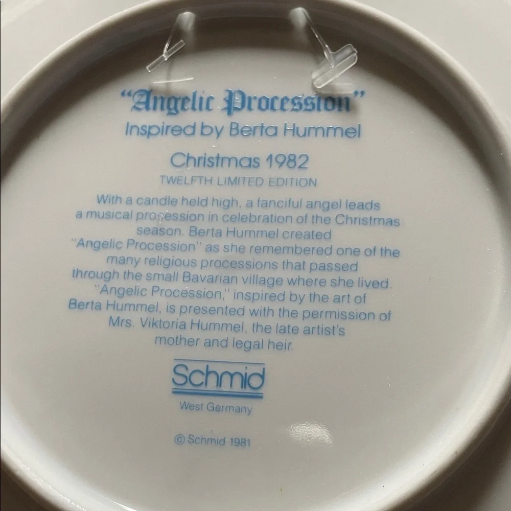 Hummel-Vintage Christmas 1982 Angel Decorative Plate